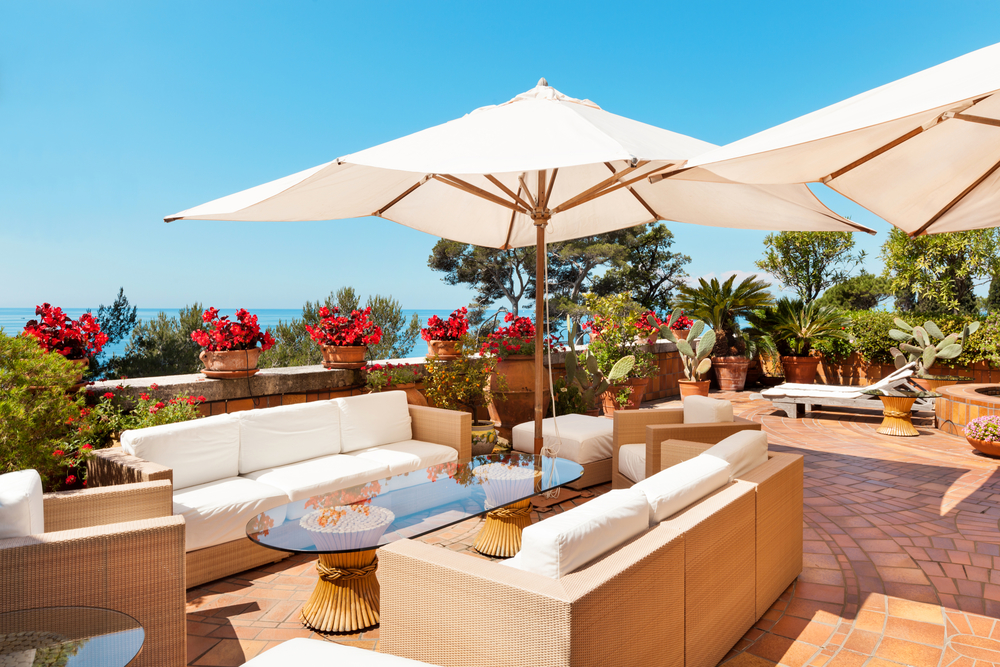 10 Steps to Choosing a Patio Umbrella that Will Enhance Your Resort or Outdoor Club